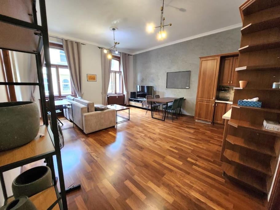 Spacious Apartment 6Min From The Dancing House براغ المظهر الخارجي الصورة