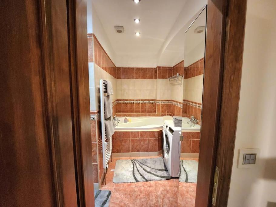 Spacious Apartment 6Min From The Dancing House براغ المظهر الخارجي الصورة