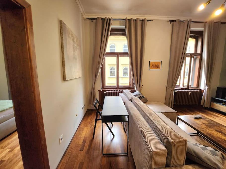 Spacious Apartment 6Min From The Dancing House براغ المظهر الخارجي الصورة