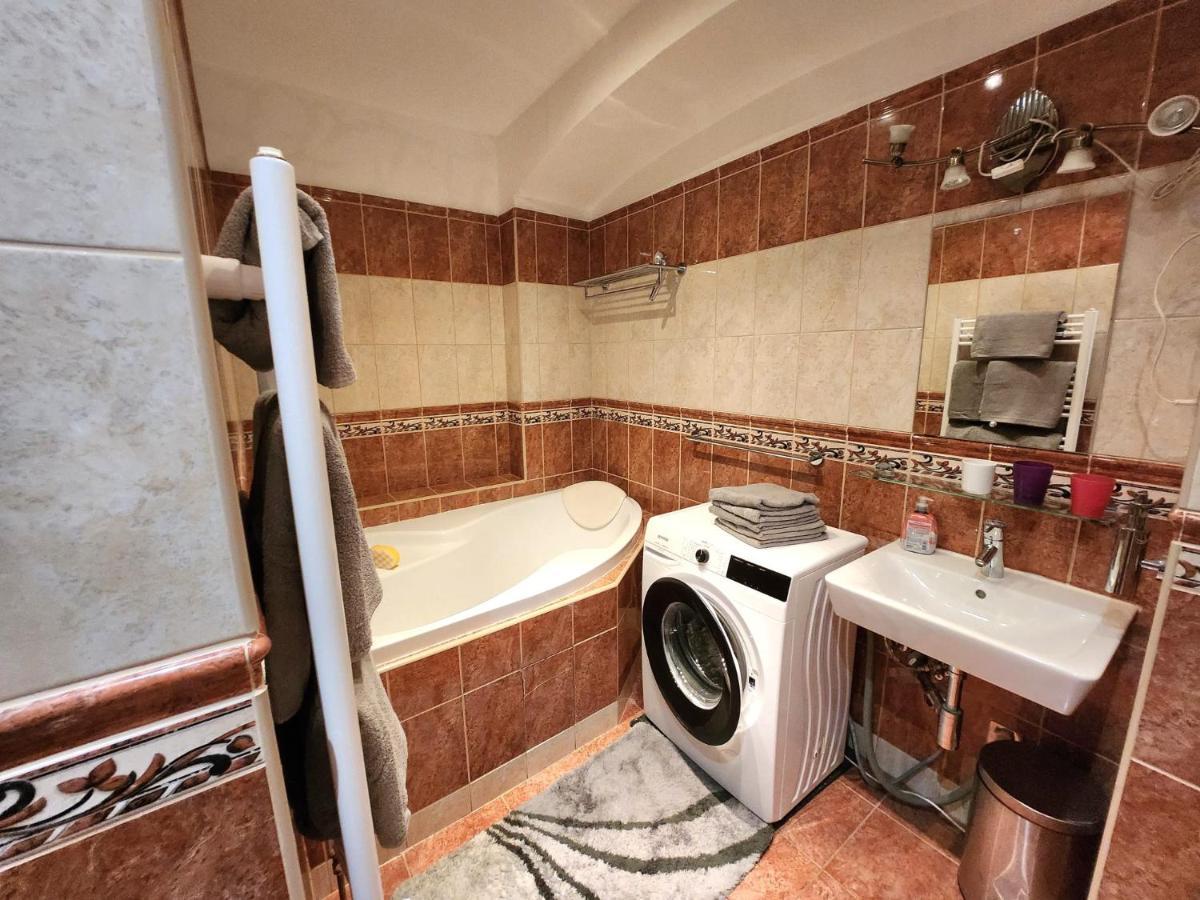 Spacious Apartment 6Min From The Dancing House براغ المظهر الخارجي الصورة